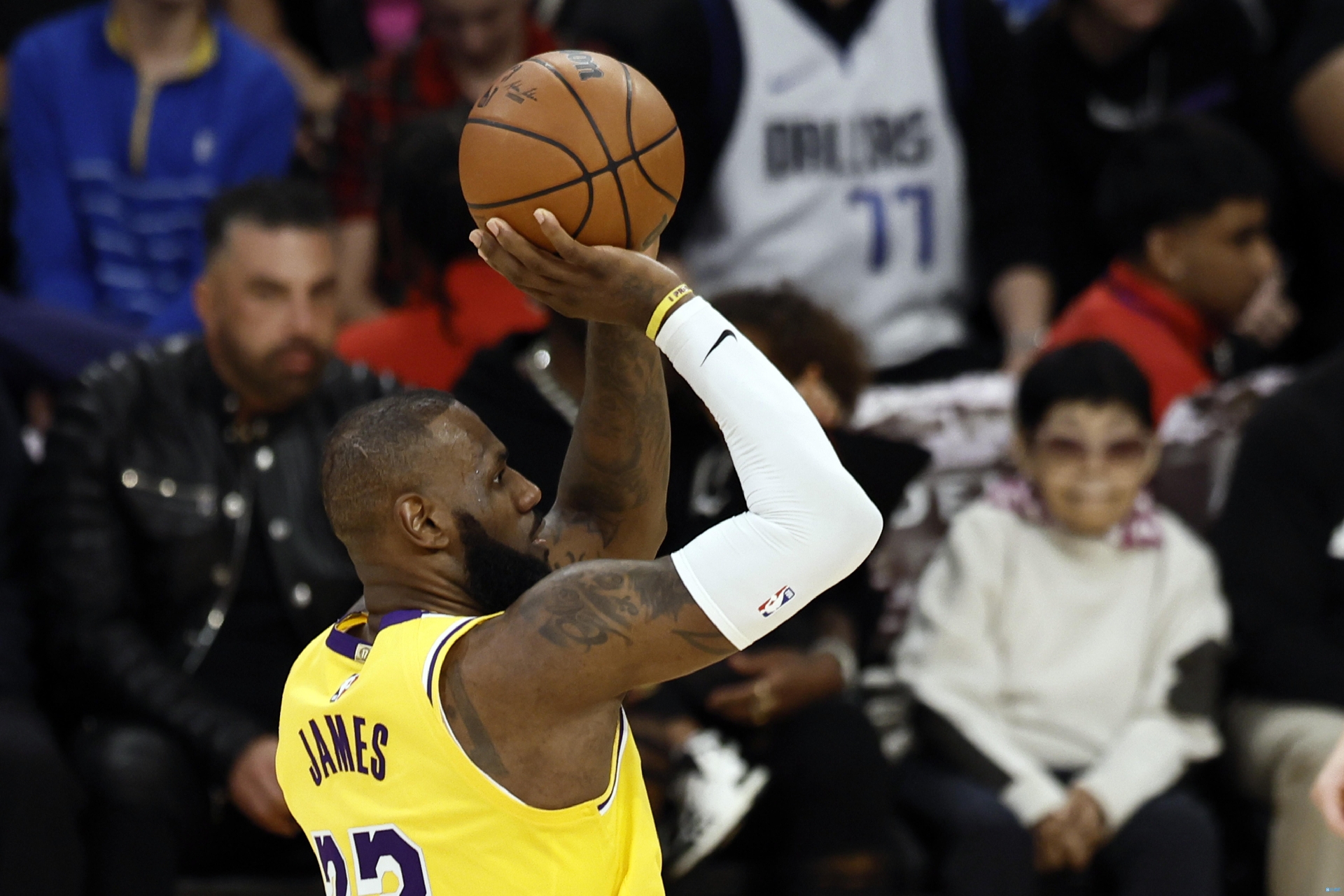 华体会官网-詹姆斯焦点对战,Ming与50激战德国队分钟,晋级下一阶段胜负难料!全场沸腾不已-华体会官网